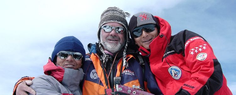 Tseten Norbu Bhutia mit Phurba Sherpa und Bruno Jelk auf Berggipfel in Sikkim